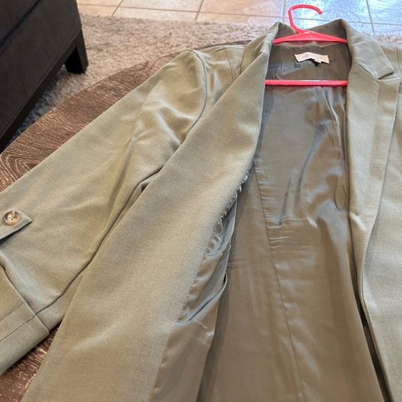 Skies are Blue Boyfriend Oversized blazer in Olive Green - Picture 5 of 5